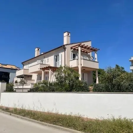 Four Bedroom Beach House Amaya Medulin Exterior photo